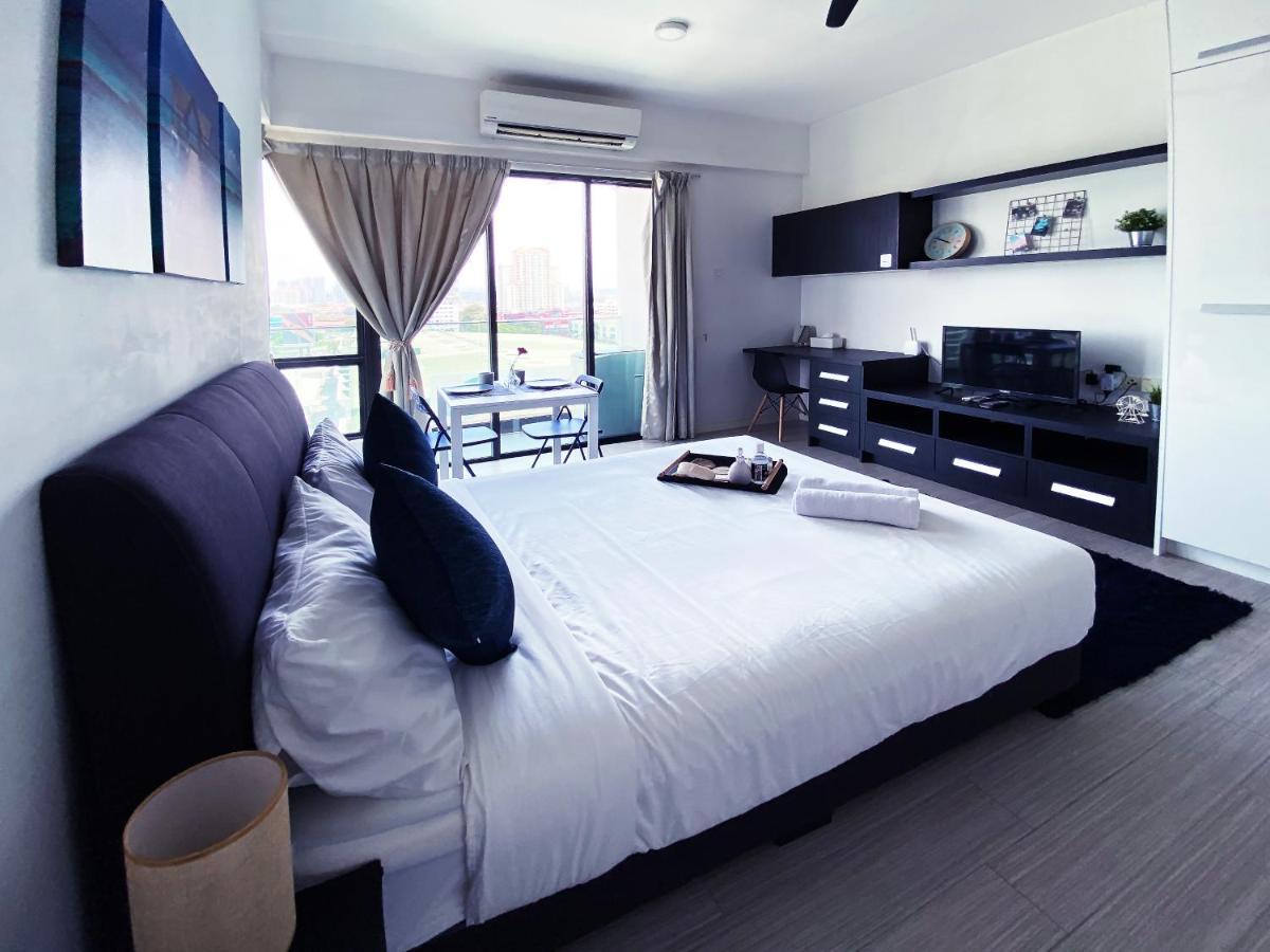 Апартаменты Lily & Loft - The Grand Sofo, Петалинг-Джая Экстерьер фото