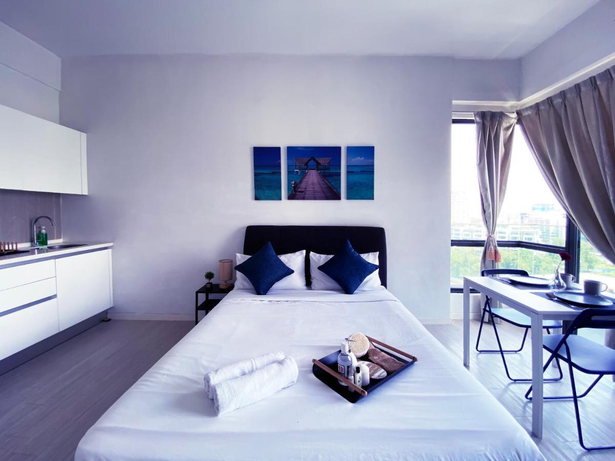 Апартаменты Lily & Loft - The Grand Sofo, Петалинг-Джая Экстерьер фото