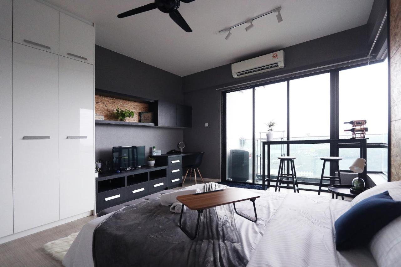 Апартаменты Lily & Loft - The Grand Sofo, Петалинг-Джая Экстерьер фото