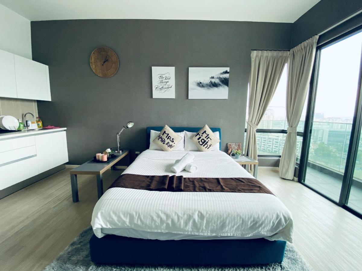 Апартаменты Lily & Loft - The Grand Sofo, Петалинг-Джая Экстерьер фото