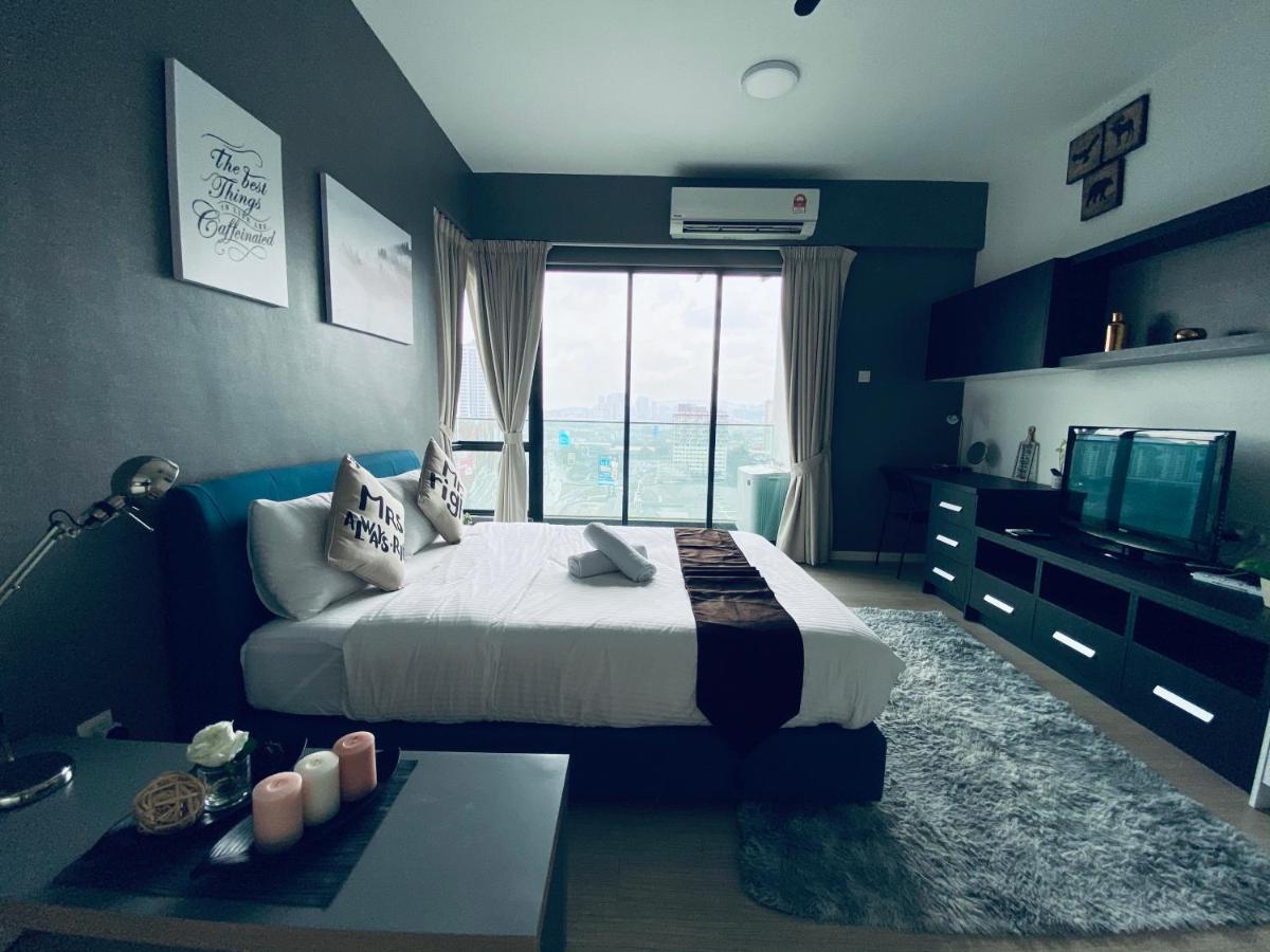 Апартаменты Lily & Loft - The Grand Sofo, Петалинг-Джая Экстерьер фото