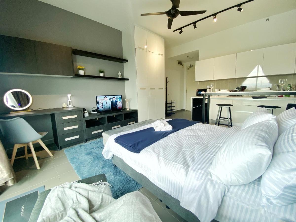 Апартаменты Lily & Loft - The Grand Sofo, Петалинг-Джая Экстерьер фото