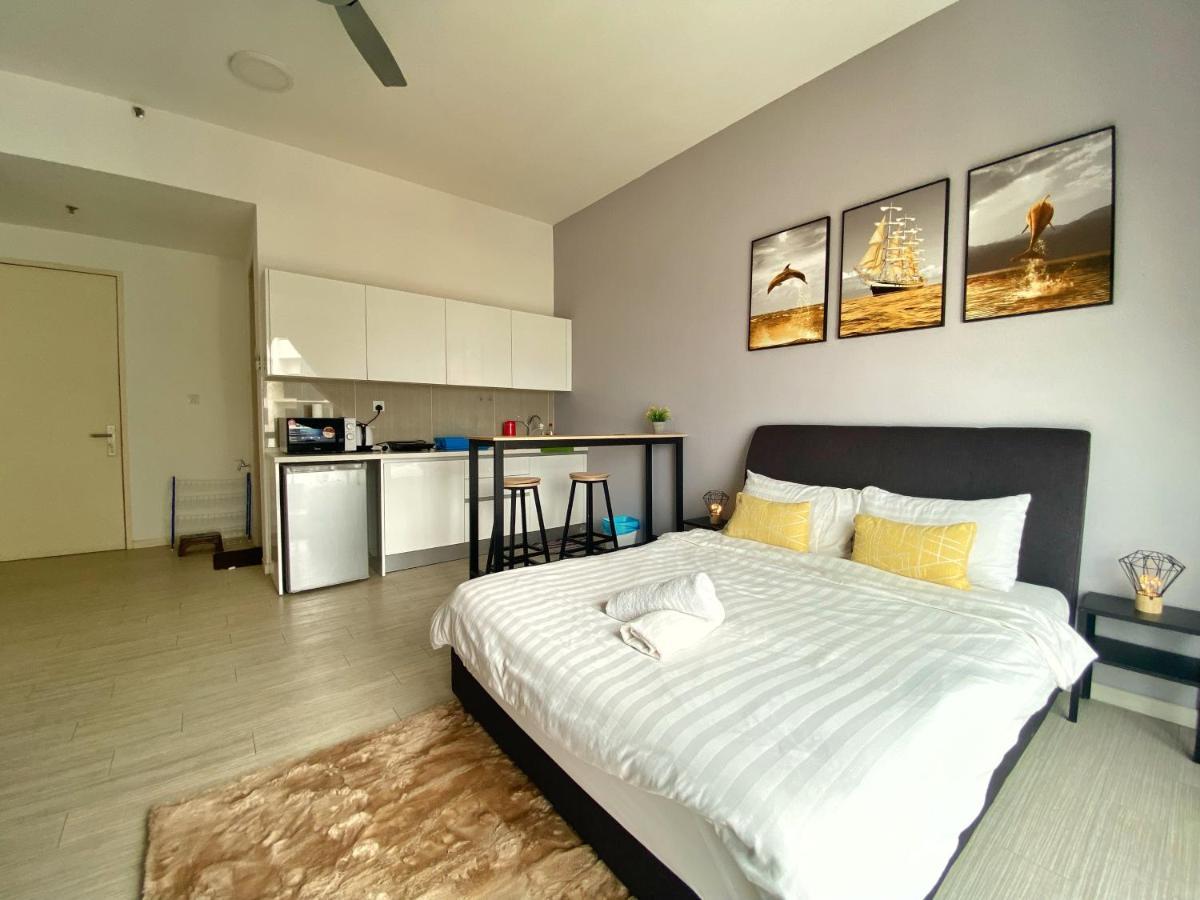 Апартаменты Lily & Loft - The Grand Sofo, Петалинг-Джая Экстерьер фото