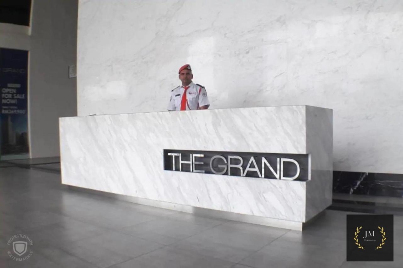 Апартаменты Lily & Loft - The Grand Sofo, Петалинг-Джая Экстерьер фото